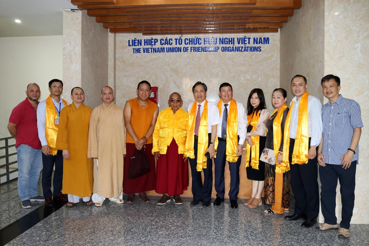 Các đại biểu chụp ảnh kỷ niệm. Các đại biểu chụp ảnh kỷ niệm.