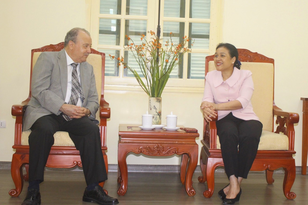 Đại sứ Nguyễn Phương Nga - Chủ tịch Liên hiệp các tổ chức hữu nghị Việt Nam (VUFO) đã tiếp Đại sứ Đặc mệnh toàn quyền Cộng hòa dân chủ nhân dân Algeria Abdelhamid Boubazine