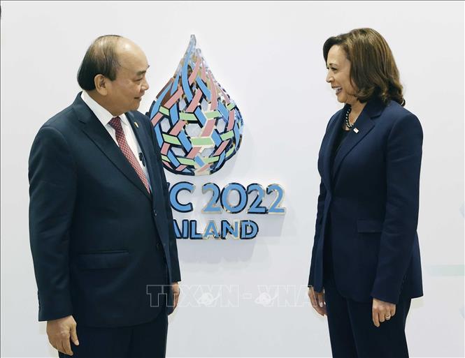 Chủ tịch nước Nguyễn Xuân Phúc gặp Phó Tổng thống Hoa Kỳ Kamala Harris Chú thích ảnh