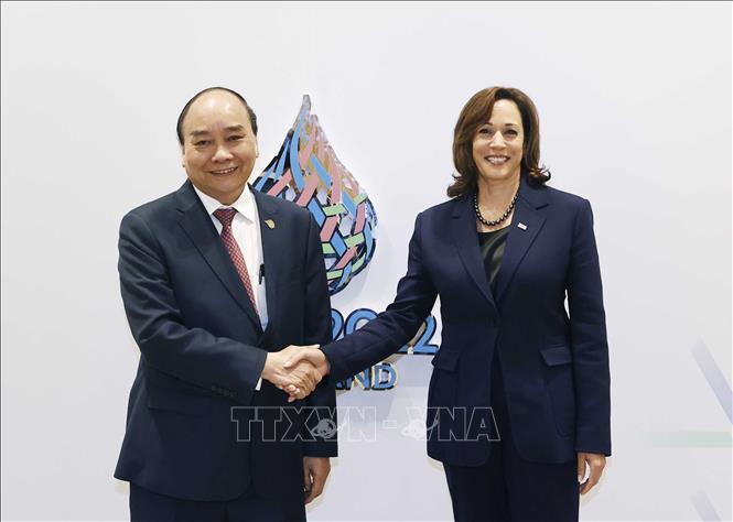 Chủ tịch nước Nguyễn Xuân Phúc gặp Phó Tổng thống Hoa Kỳ Kamala Harris Chú thích ảnh