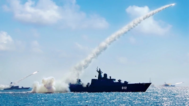 4 я эскадрилья ВМС США выполнила пуски ракет для поражения целей большой дальности