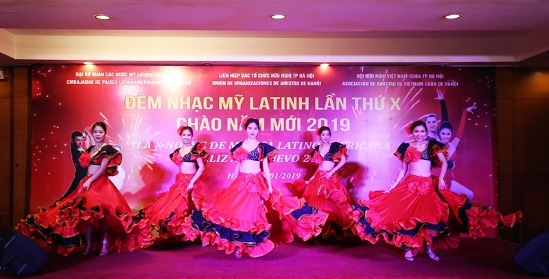 Sôi động đêm nhạc Mỹ Latinh tại Hà Nội Вечер Латиноамериканской музыки прошёл в Ханое