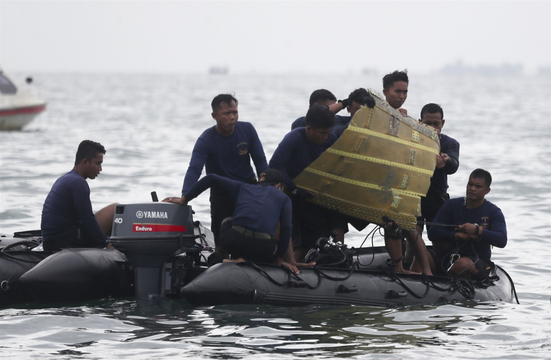 Vietnam sends condolences to Indonesia over plane crash