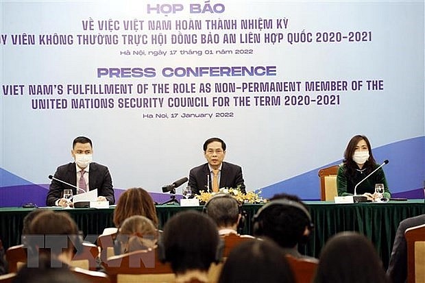 Minister of Foreign Affairs Bui Thanh Son (centre) at the press conference (Photo: VNA) Minister of Foreign Affairs Bui Thanh Son (centre) at the press conference (Photo: VNA)