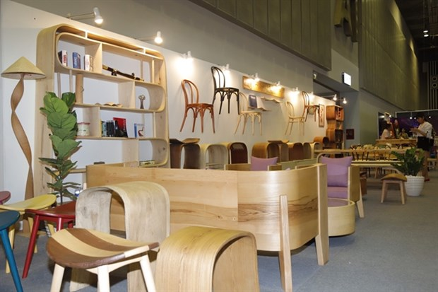 Vietnam becomes France’s 10th largest wooden furniture supplier 4900-furniture