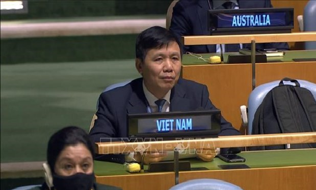 The UN General Assembly on December 7 approved Resolution A/RES/75/27 proclaiming December 27 as the International Day of Epidemic Preparedness. Ambassador Dang Dinh Quy, permanent representative of Vietnam to the UN, attended the meeting and delivered a speech. (Photo: VNA) 0749-quy