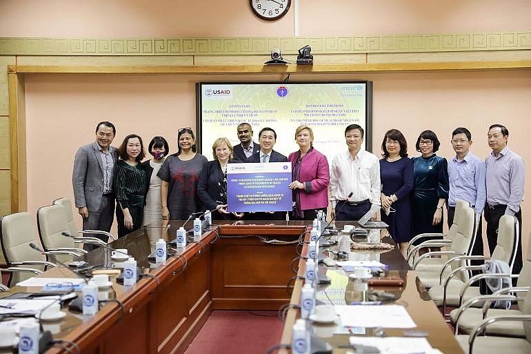 USAID, UNICEF Provide $1 Million in Life-saving Covid-19 Supplies for Vietnam USAID, UNICEF Provide $1 Million in Life-saving Covid-19 Supplies for Vietnam
