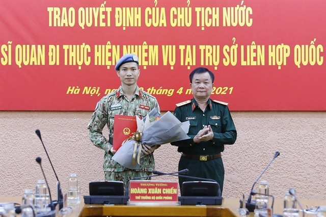 Major Nguyễn Phúc Đông (left) at Friday ceremony held to present the Vietnamese President's decision to send him to work at the UN headquarter in New York. — VNA/VNS Photo Dương Giang Major Nguyễn Phúc Đông (left) at Friday ceremony held to present the Vietnamese President's decision to send him to work at the UN headquarter in New York. — VNA/VNS Photo Dương Giang