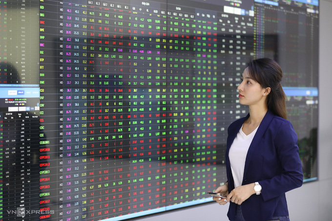 Giao dịch chứng khoán tại sàn Yuanta ở quận 1, TP HCM vào tháng 3/2021. Ảnh: Quỳnh Trần. Giao dịch chứng khoán tại sàn Yuanta ở quận 1, TP HCM vào tháng 3/2021. Ảnh: Quỳnh Trần.