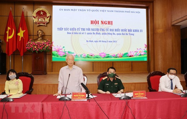 Party General Secretary Nguyen Phu Trong (standing) speaks at the meeting with Hanoi's voters (Photo: VNA) Party General Secretary Nguyen Phu Trong (standing) speaks at the meeting with Hanoi's voters (Photo: VNA)