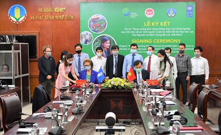At the signing ceremony (Photo: nongnghiep.vn)
