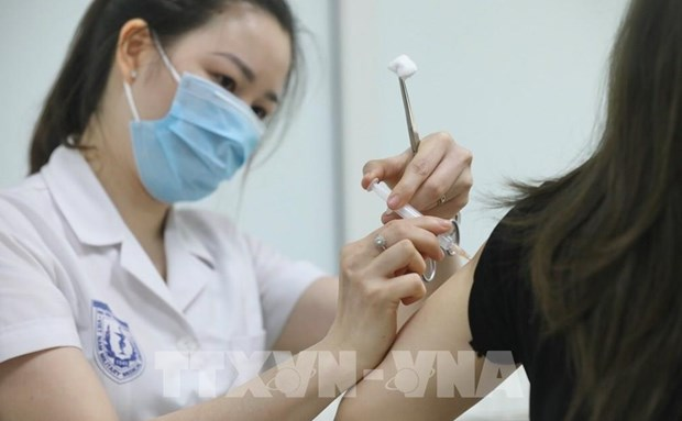 A medical worker gives a shot of Nano Covax to a volunteer in the third-phase trials at the Hanoi-based Vietnam Military Medical University (Photo: VNA) A medical worker gives a shot of Nano Covax to a volunteer in the third-phase trials at the Hanoi-based Vietnam Military Medical University (Photo: VNA)