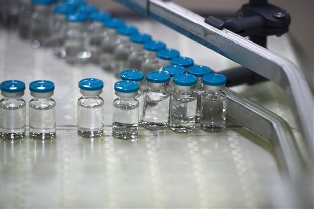 Dây chuyển sản xuất vaccine ngừa COVID-19 tại Poce-sur-Cisse, Pháp. (Ảnh: AFP/TTXVN) Dây chuyển sản xuất vaccine ngừa COVID-19 tại Poce-sur-Cisse, Pháp. (Ảnh: AFP/TTXVN)