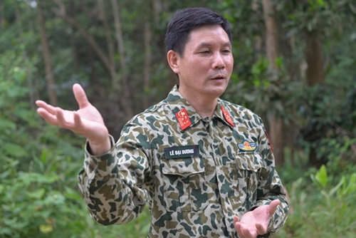 Senior Colonel Le Dai Duong equipping troops with essential life-saving tips Senior Colonel Le Dai Duong equipping troops with essential life-saving tips