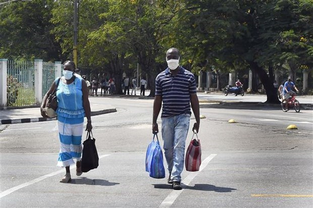 People wear face masks in Havana, Cuba (Photo: Xinhua/VNA) People wear face masks in Havana, Cuba (Photo: Xinhua/VNA)
