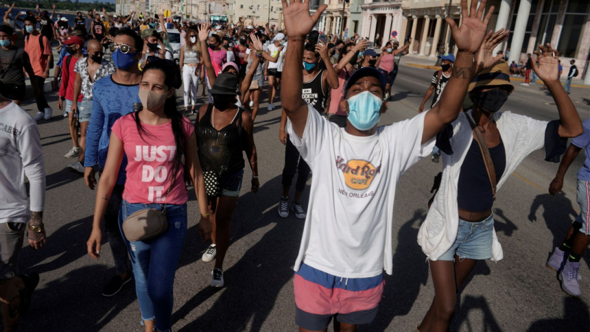 People shout slogans against the government during a protest against and in support of the government, amidst the coronavirus disease (COVID-19) outbreak, in Havana, Cuba July 11, 2021. Photo: REUTERS People shout slogans against the government during a protest against and in support of the government, amidst the coronavirus disease (COVID-19) outbreak, in Havana, Cuba July 11, 2021. Photo: REUTERS