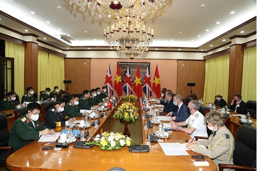 The two delegations at the bilateral talks The two delegations at the bilateral talks