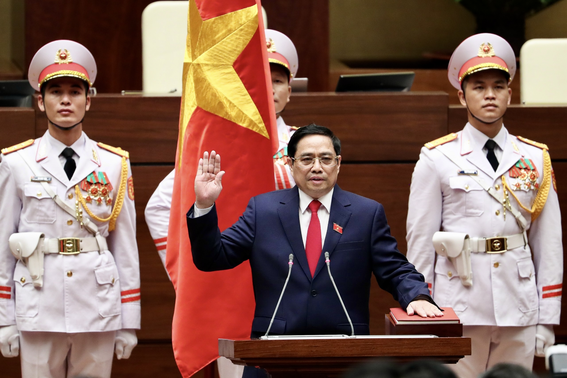 Pham Minh Chinh is sworn in as Prime Minister of the Socialist Republic of Viet Nam at the Headquarters of the National Assembly, Ha Noi, July 26, 2021. Photo: VGP