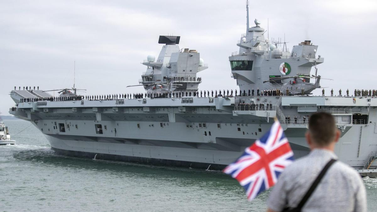 HMS Queen Elizabeth is to perform freedom of navigation operations in international waters alongside US ships STEVE PARSONS/PA HMS Queen Elizabeth is to perform freedom of navigation operations in international waters alongside US ships STEVE PARSONS/PA