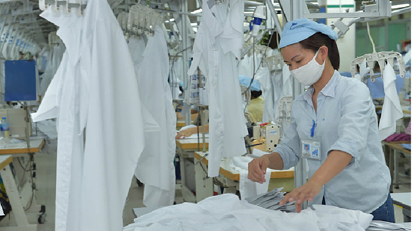 A woman works at Hanoi-based Garment 10 Jsc (Garco 10). Photo by VnExpress/Han Pham. 2508 textile worker