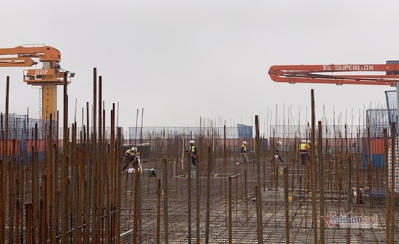 Construction firms have also been hit by COVID-19. Photo: Vietnamnet 2834 construction site