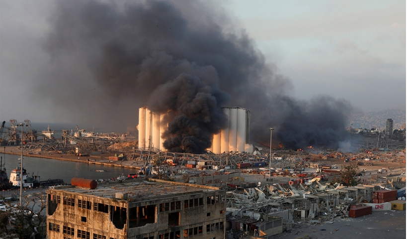 Smoke rises from an explosion site at the port of Beirut, Lebanon, Aug. 4, 2020. Photo: VCG 5411 beirut 1