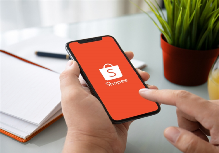Online shopping in Vietnam spirals up as Covid-19 returns