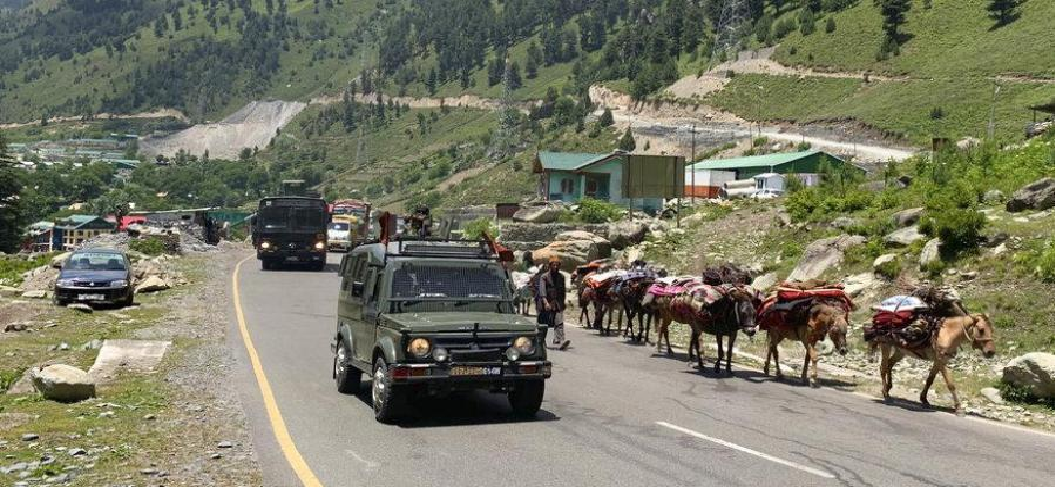 An Indian army convoy moves on the Srinagar-Ladakh highway at Gagangeer, north-east of Srinagar. (Photo | AP) 5021 border 2