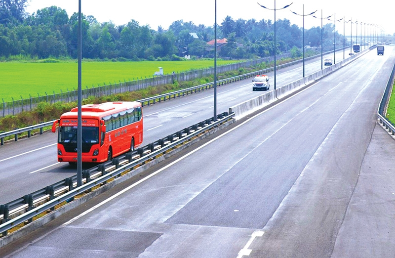 Foreign investors constantly view potential moves in Vietnamese infrastructure schemes, Photo: Le Toan 0112 infrastructure