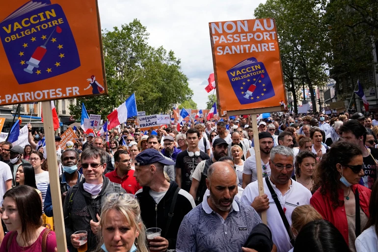 Thousands Protest Coronavirus Health Pass in France, Police Bracing for Clashes