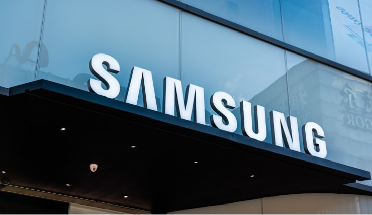 Samsung logo at store in Shanghai. A South Korean multinational conglomerate. Alex Tai | SOPA Images | LightRocket | Getty Images 4220 samsung profit