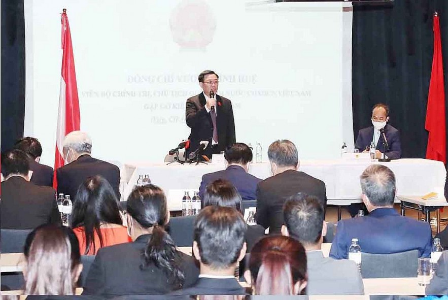 National Assembly Chairman Vuong Dinh Hue speaks at the meeting. National Assembly Chairman Vuong Dinh Hue speaks at the meeting.