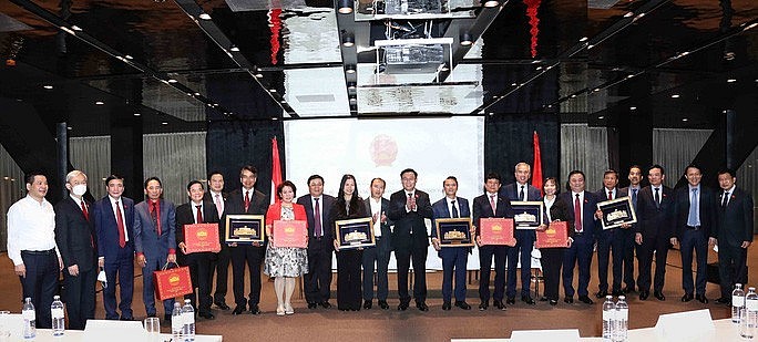 Top legislator holds “special meeting” with Overseas Vietnamese Top legislator holds “special meeting” with Overseas Vietnamese