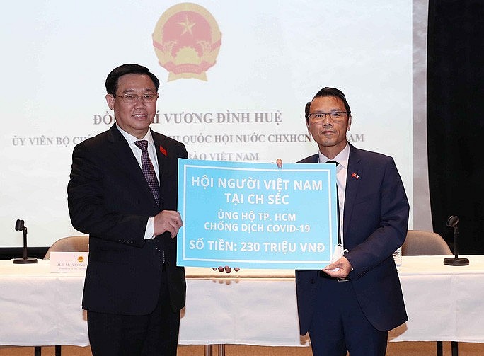 Top legislator holds “special meeting” with Overseas Vietnamese Top legislator holds “special meeting” with Overseas Vietnamese