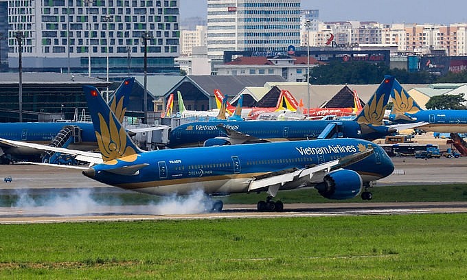 A Vietnam Airlines aircraft lands at Tan Son Nhat International Airport in Ho Chi Minh City, June 15, 2020. Photo by VnExpress/Quynh Tran A Vietnam Airlines aircraft lands at Tan Son Nhat International Airport in Ho Chi Minh City, June 15, 2020. Photo by VnExpress/Quynh Tran