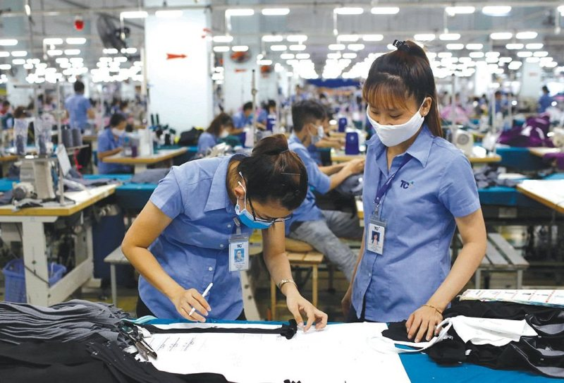 Photo: Vietnam Investment Review 3218 textile