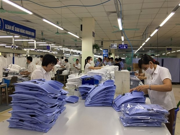 The industry and trade ministry forecasts that Vietnam's textile and garment export value this year would reach 33.6-36 billion USD. (Photo: haiquanonline.vn) 3728 garment