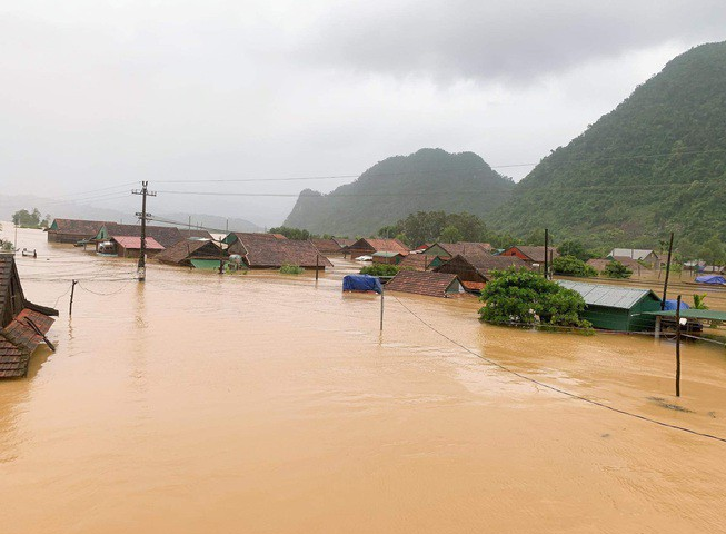 In some areas, hundreds of houses have been submerged under almost four meters of water. 5859 flood 3