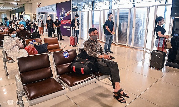 Passengers wait for boarding at Hanoi's Noi Bai International Airport, Oct. 10, 2021. Photo by VnExpress/Giang Huy Passengers wait for boarding at Hanoi's Noi Bai International Airport, Oct. 10, 2021. Photo by VnExpress/Giang Huy
