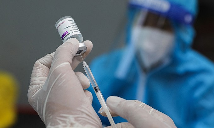 A health worker prepares a Covid-19 vaccine shot in HCMC's Thu Duc City, August 1, 2021. Photo by VnExpress/Quynh Tran A health worker prepares a Covid-19 vaccine shot in HCMC's Thu Duc City, August 1, 2021. Photo by VnExpress/Quynh Tran