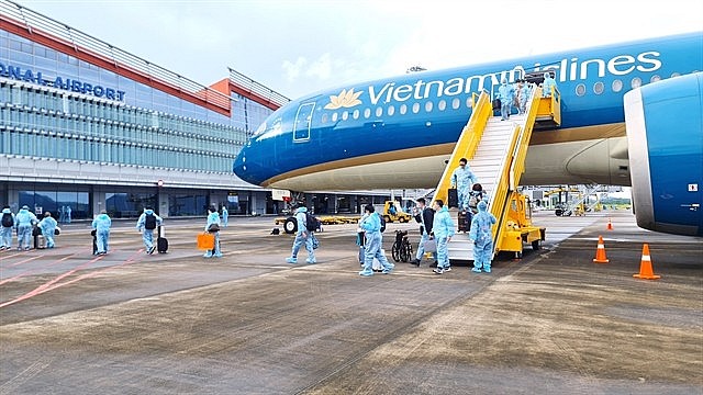 300 Vietnamese nationals repatriated from France flew back to Việt Nam at Vân Đồn International Airport in Quảng Ninh Province under a pilot vaccine passport programme in late September. — VNA 300 Vietnamese nationals repatriated from France flew back to Việt Nam at Vân Đồn International Airport in Quảng Ninh Province under a pilot vaccine passport programme in late September. — VNA
