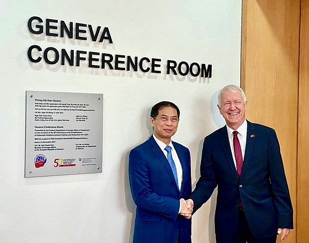 Swiss Ambassador to Vietnam Ivo Sieber (R) and Vietnamese Foreign Minister Bui Thanh Son at Geneva Conference Room. (Photo: VNA) Swiss Ambassador to Vietnam Ivo Sieber (R) and Vietnamese Foreign Minister Bui Thanh Son at Geneva Conference Room. (Photo: VNA)