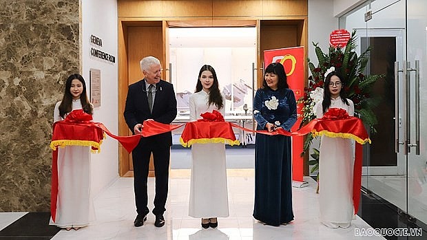 At the ribbon cutting ceremony for Geneva Conference Room. (Photo: VNA) At the ribbon cutting ceremony for Geneva Conference Room. (Photo: VNA)