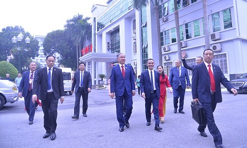 Kazakhstan’s lower house chairman visits Hanoi University kazakhstans lower house chairman visits hanoi university
