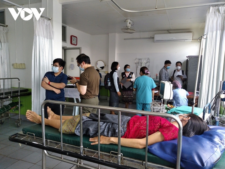 Một buổi khảo sát công tác điều trị bệnh tại Bệnh viện đa khoa Savanakhet của Đoàn chuyên gia Một buổi khảo sát công tác điều trị bệnh tại Bệnh viện đa khoa Savanakhet của Đoàn chuyên gia