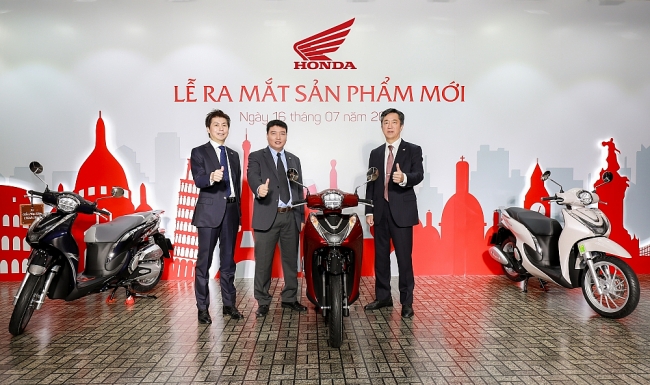 Honda SH Mode 2020: Sạc điện thoại ngay trong hộp để đồ Honda ra mắt phiên bản SH Mode 2020 có thể sạc điện thoại khi đi xe