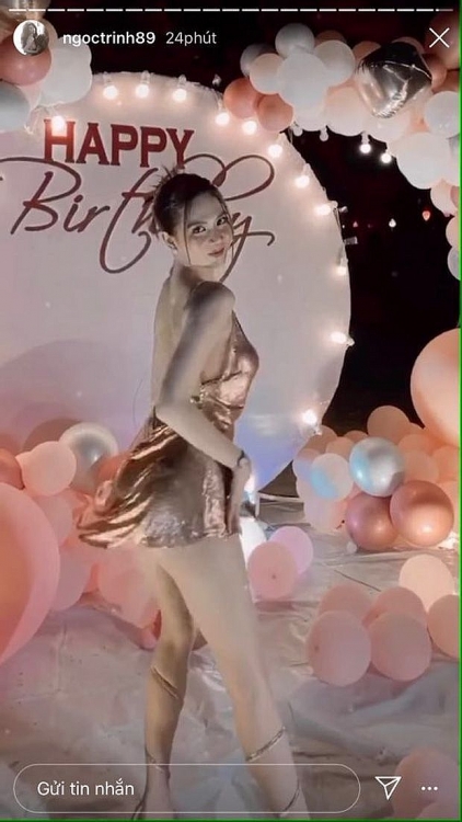 Ngọc Trinh mở tiệc sinh nhật sớm trên bãi biển, chiếm trọn spotlight giữa dàn mỹ nhân của showbiz Việt. Ngọc Trinh mở tiệc sinh nhật cùng