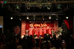 10000 korun duoc cong dong nguoi viet tai sec chung tay ung ho nan nhan hoa hoan o vejprty