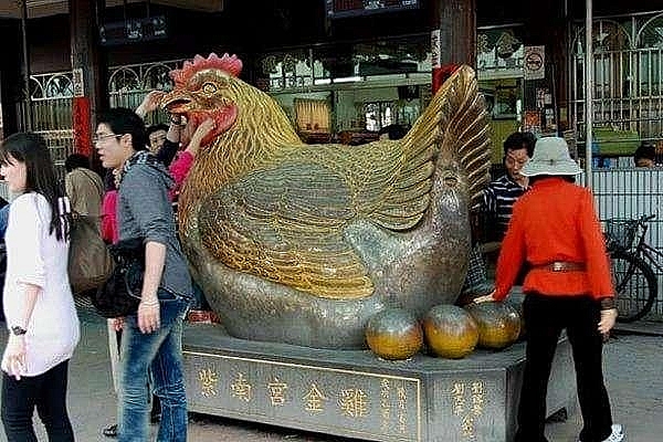 Ngôi chùa "hào phóng" nhất thế giới tại Đài Loan, người dân túng thiếu có thể đến vay tiền ngoi chua hao phong nhat the gioi tai dai loan nguoi dan tung thieu co the den vay tien