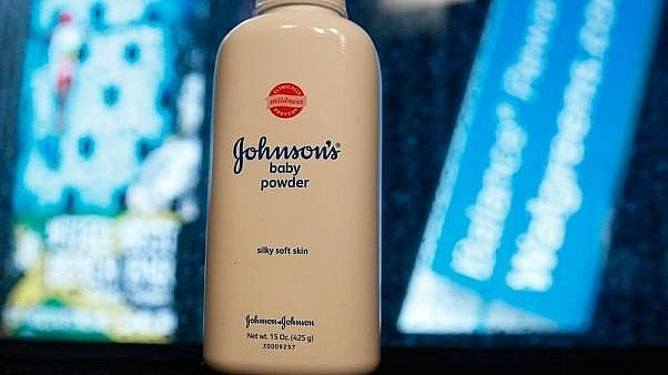 Johnson&Johnson phải bồi thường 29,4 triệu USD cho một phụ nữ ung thư johnsonjohnson thua kien phai boi thuong hon 29 trieu usd cho mot phu nu ung thu